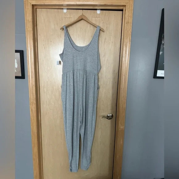 NWT women’s Old Navy Active jumpsuit size XL Tall - Picture 8 of 8